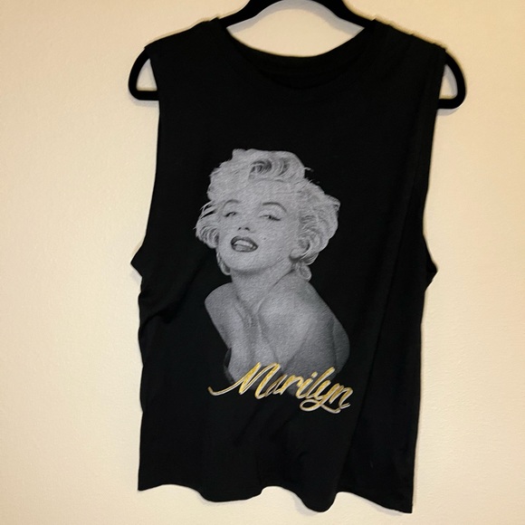 3/$18 Marilyn Monroe LIGHTWEIGHT Tee Sleeveless - Picture 1 of 4